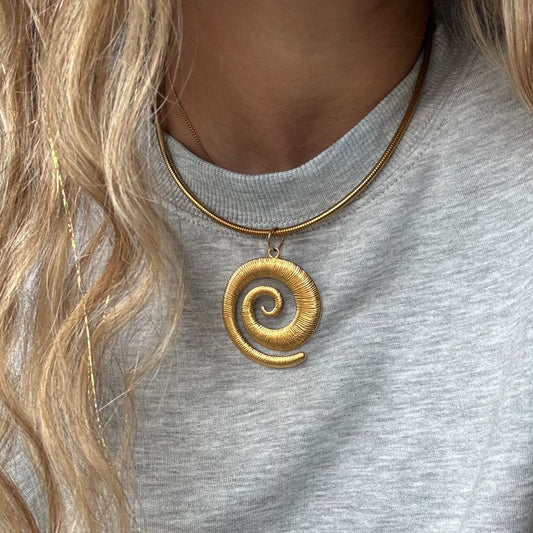 SWIRLED NECKLACE