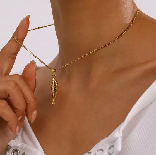 SHE’S A CATCH NECKLACE