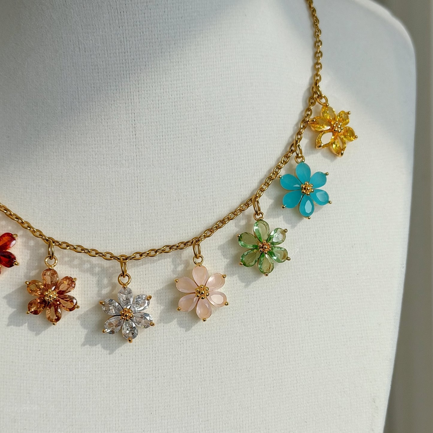 FLOWER POWER CHARM NECKLACE