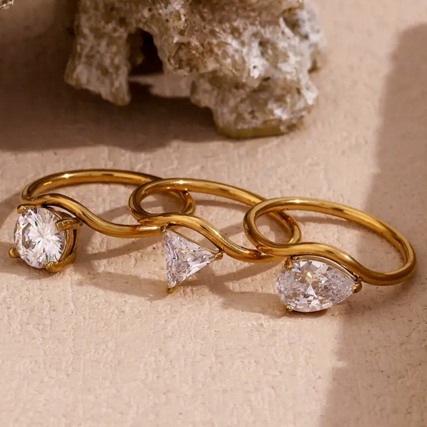WAVY CRYSTAL RING