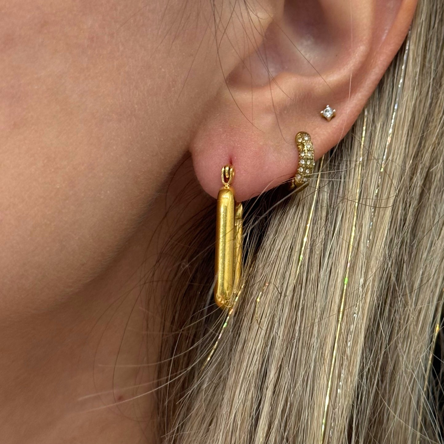 MODEL OFF DUTY HOOPS