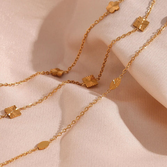 SHE'S CLASSY FLOWER BRACELET