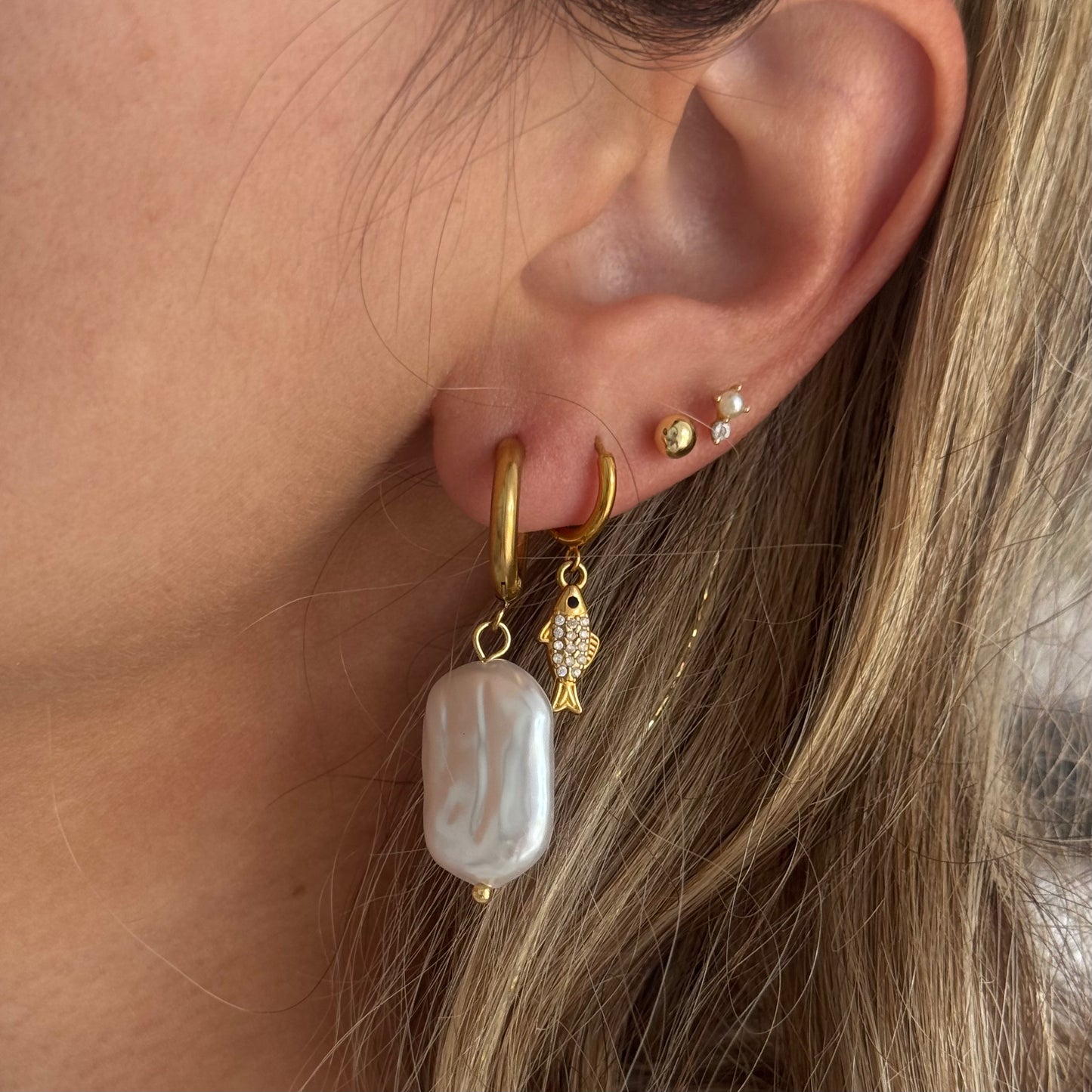 RECTANGLE PEARL HOOP EARRINGS