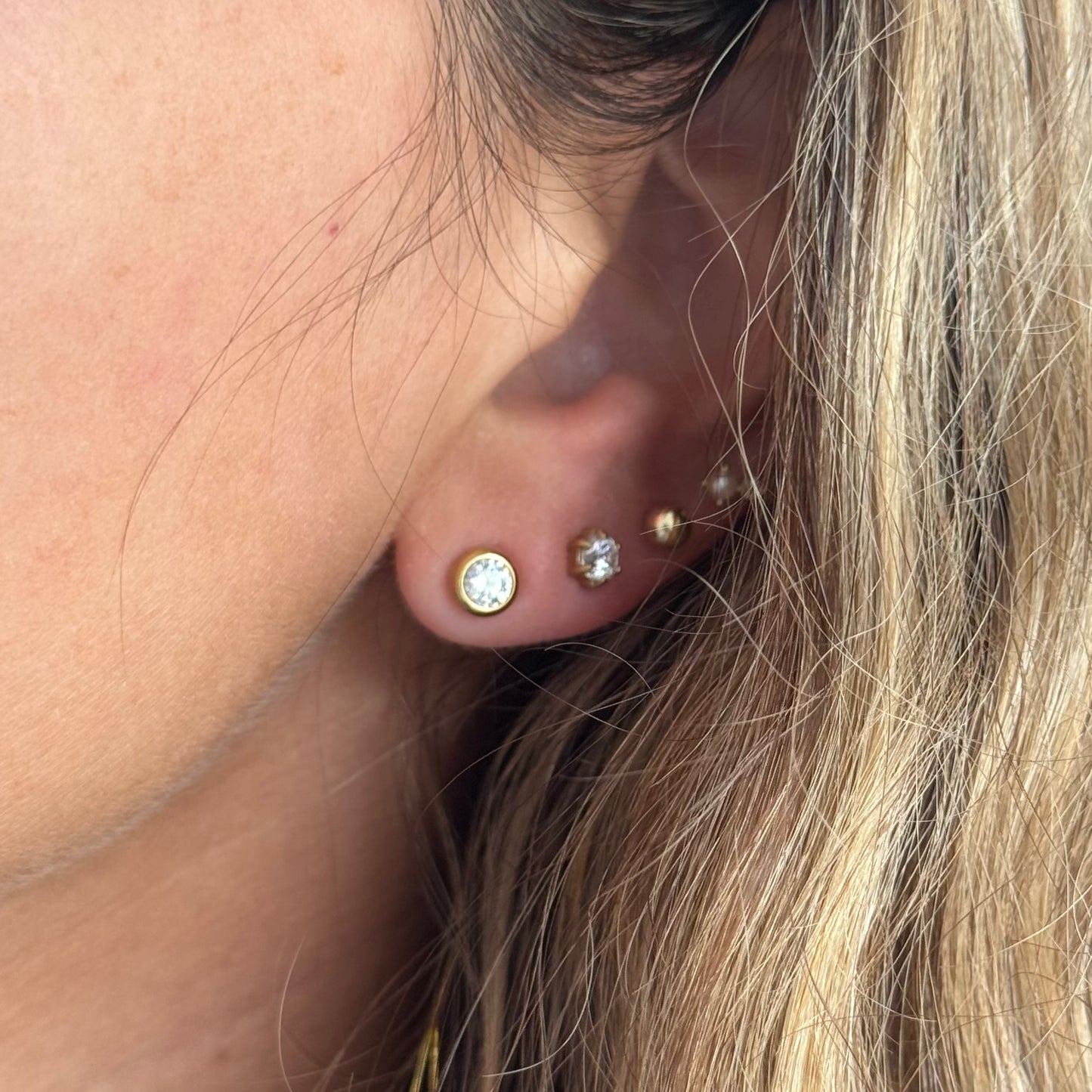GLOWING STUD SET