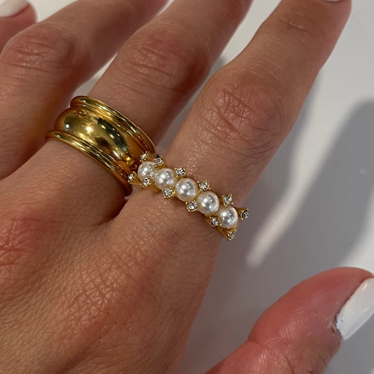 THE QUEEN RING