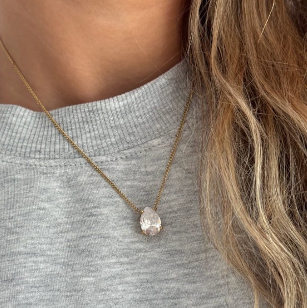 ON THE TOWN NECKLACE + STUD SET