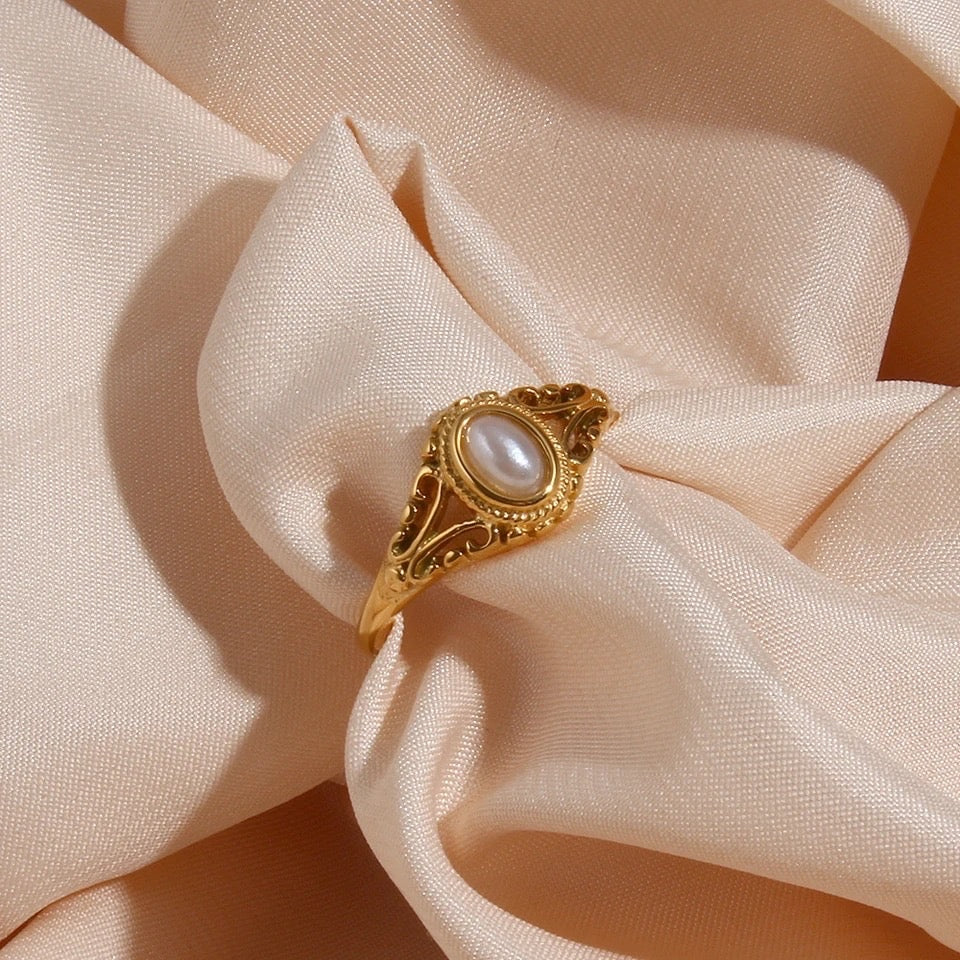 ELEGANT PEARL RING