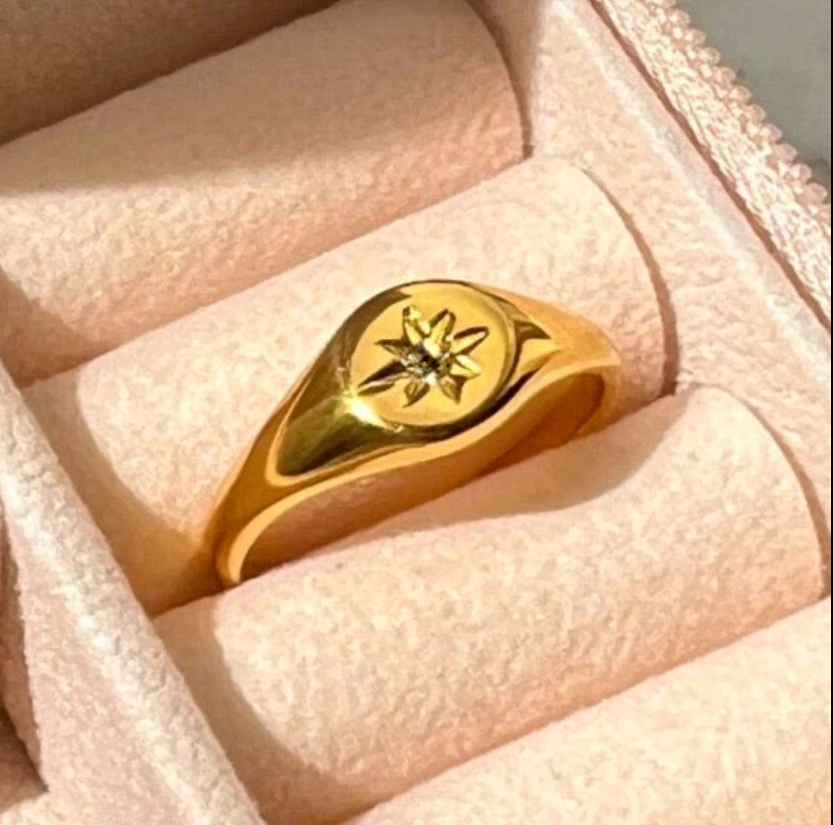 STAR SIGNET RING