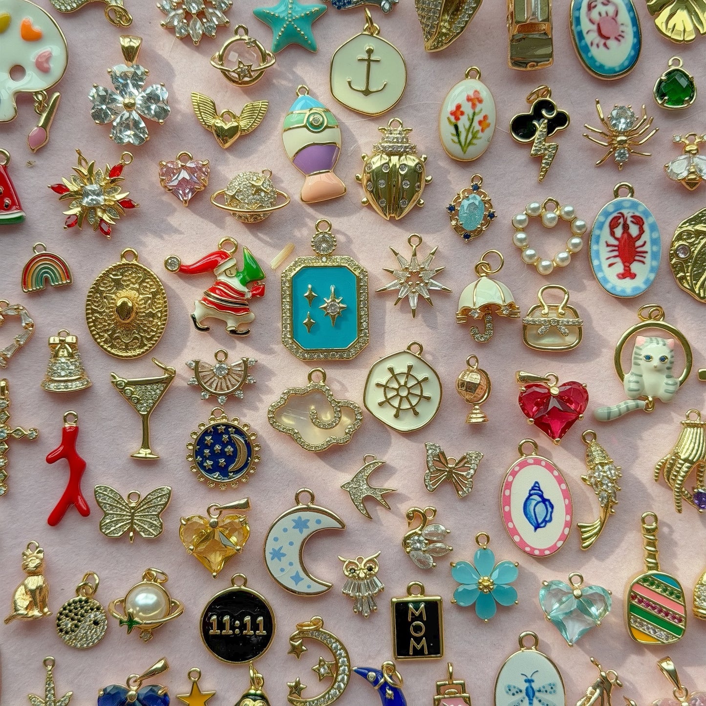 5 MYSTERY CHARMS