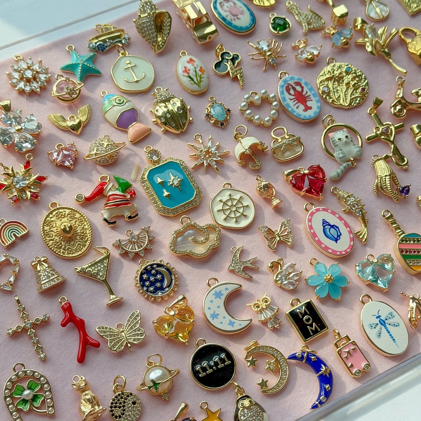 5 MYSTERY CHARMS