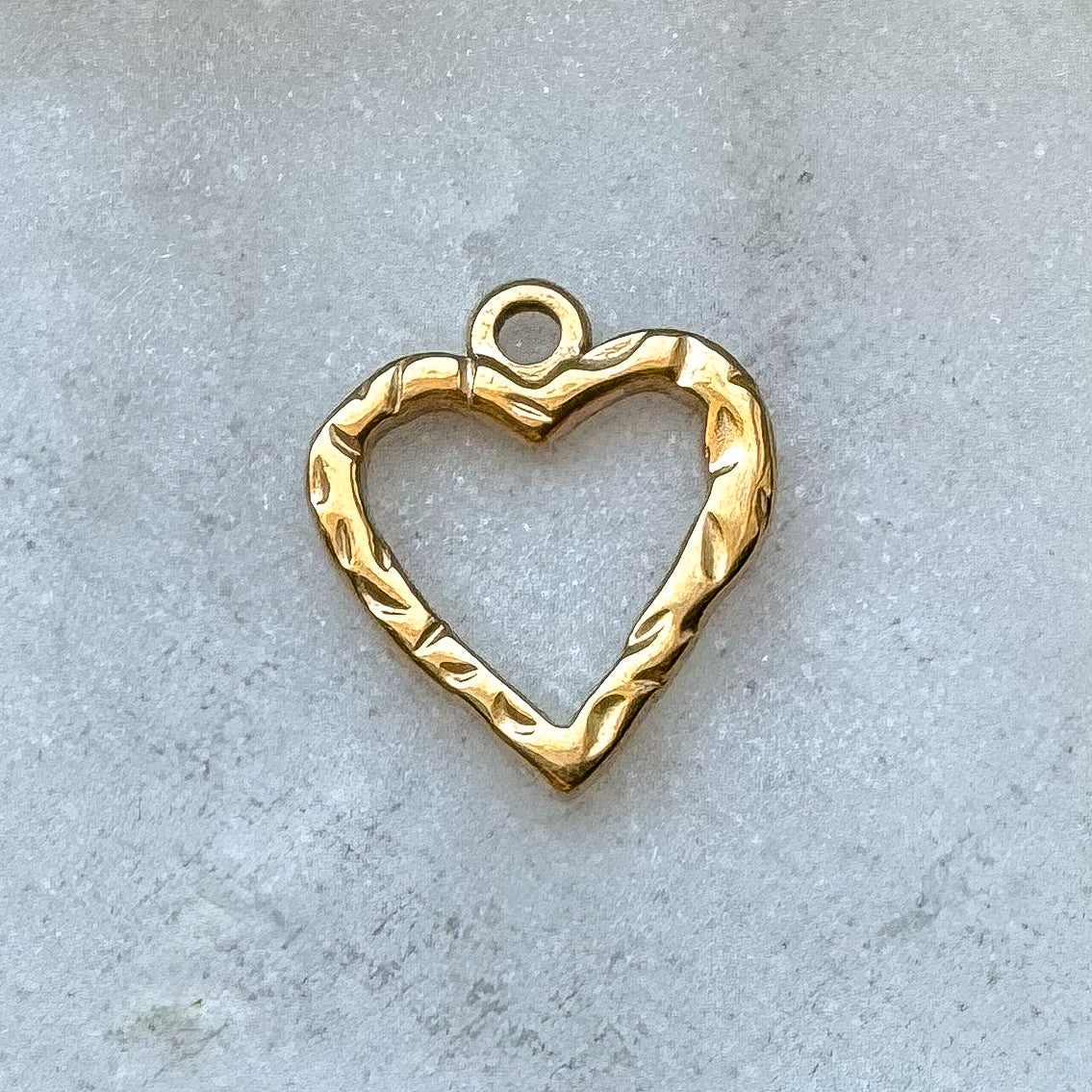 HEART OUTLINE CHARM