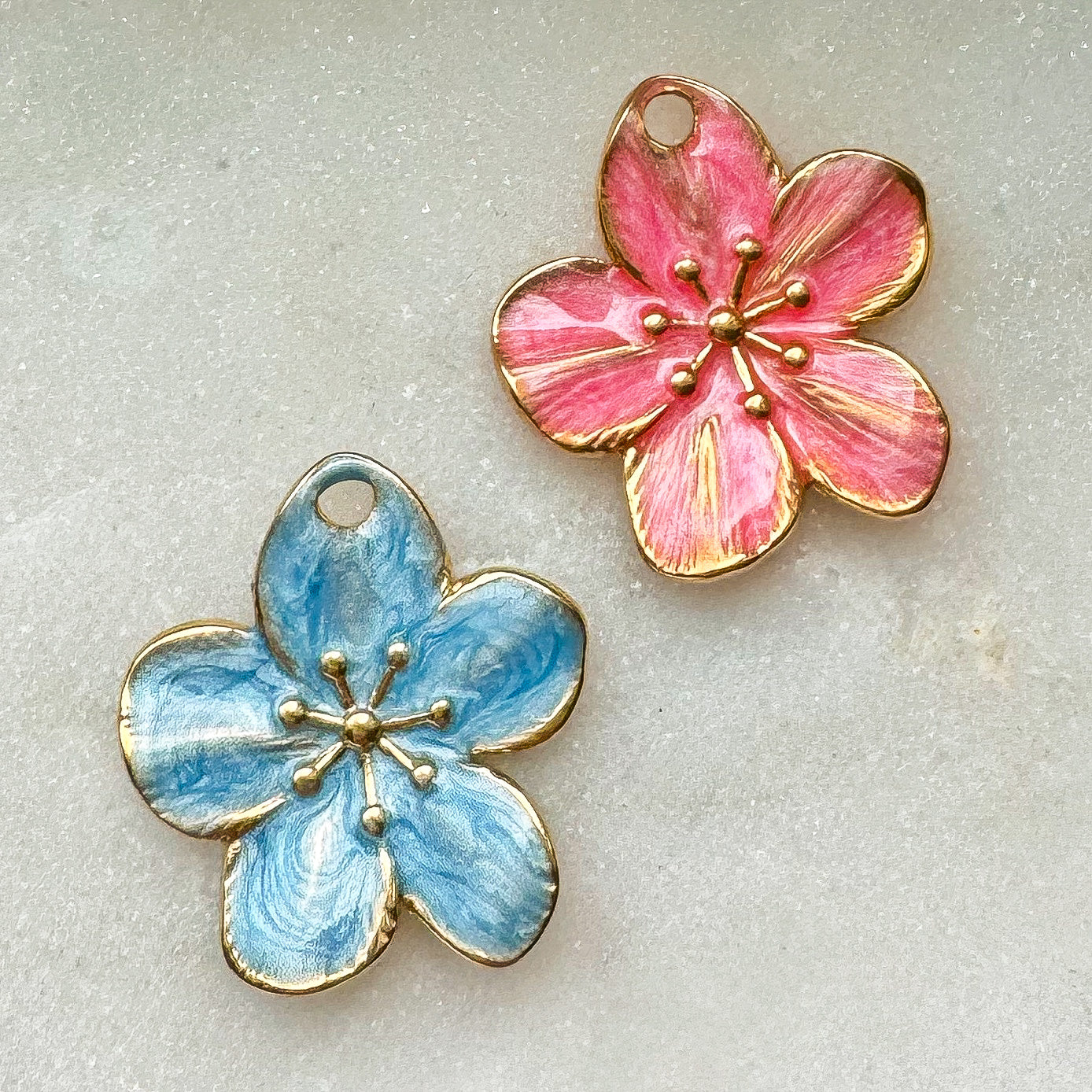 COLORFUL FLOWER CHARM