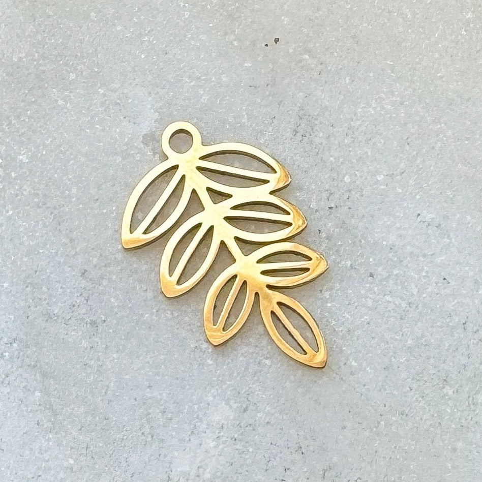 LEAF OUTLINE CHARM