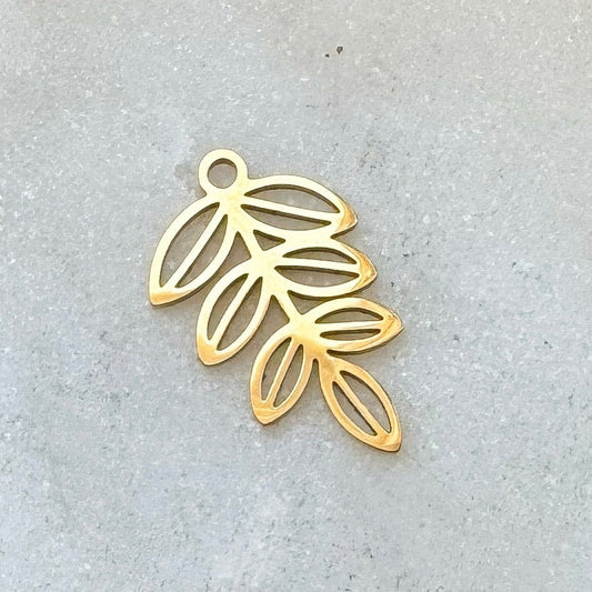 LEAF OUTLINE CHARM