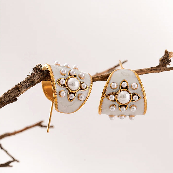 WHITE PEARL EARRINGS