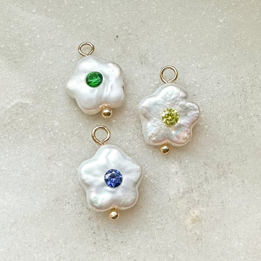 PEARL FLOWER CHARM