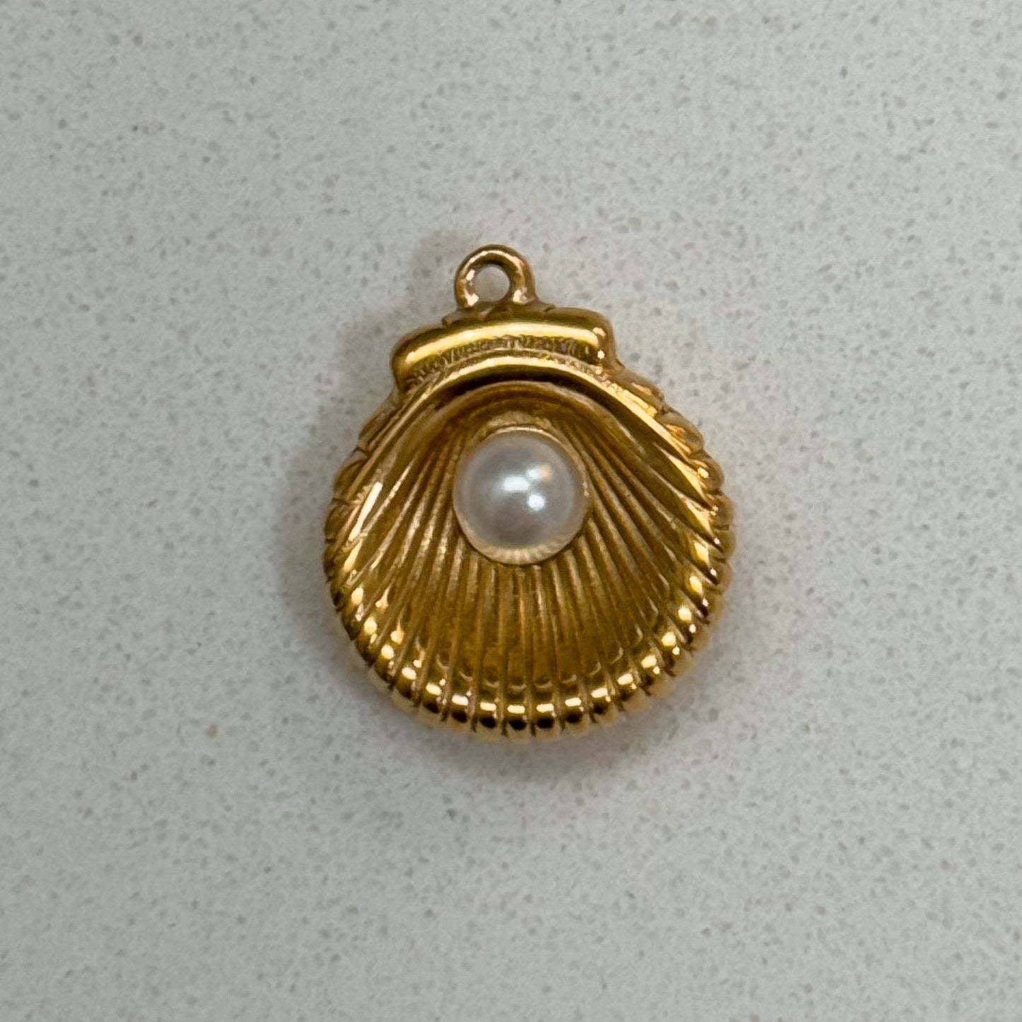 SHELL PEARL CHARM