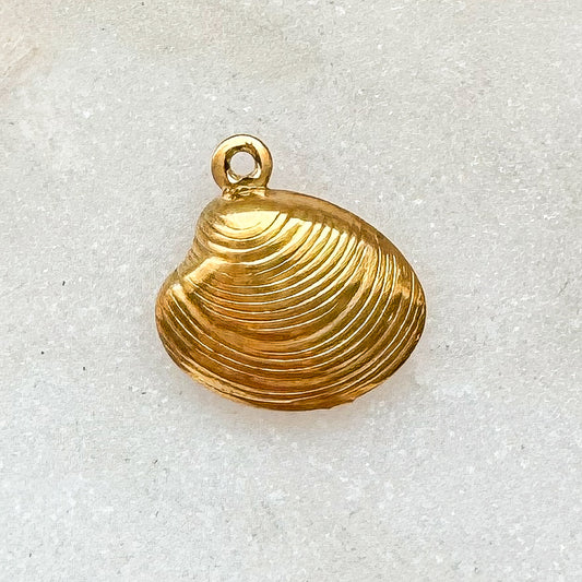 CLAM SHELL CHARM