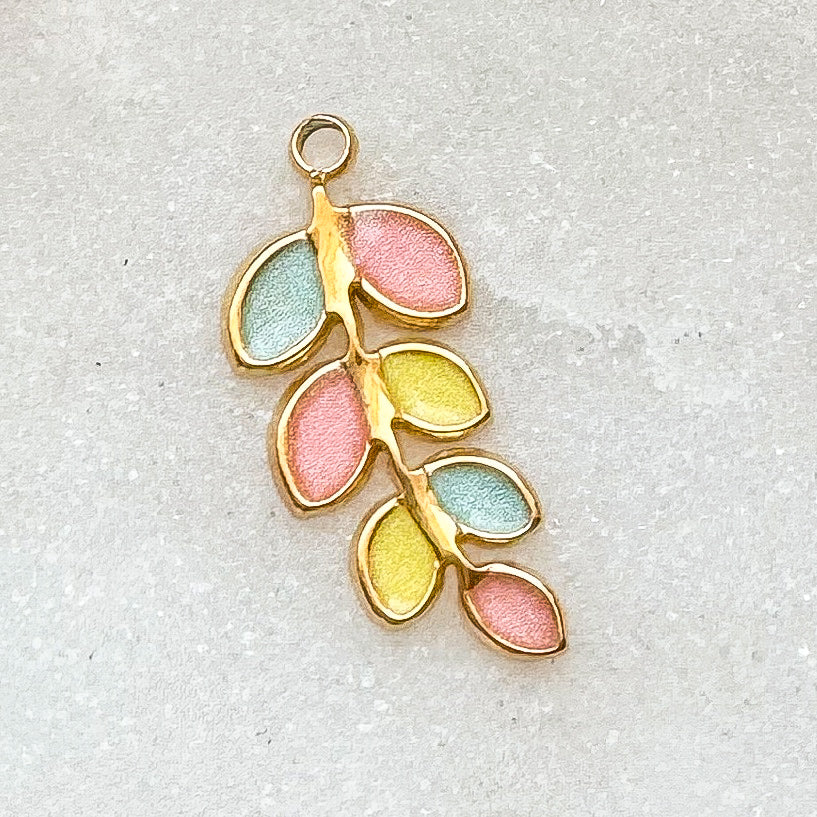 PASTEL LEAF CHARM