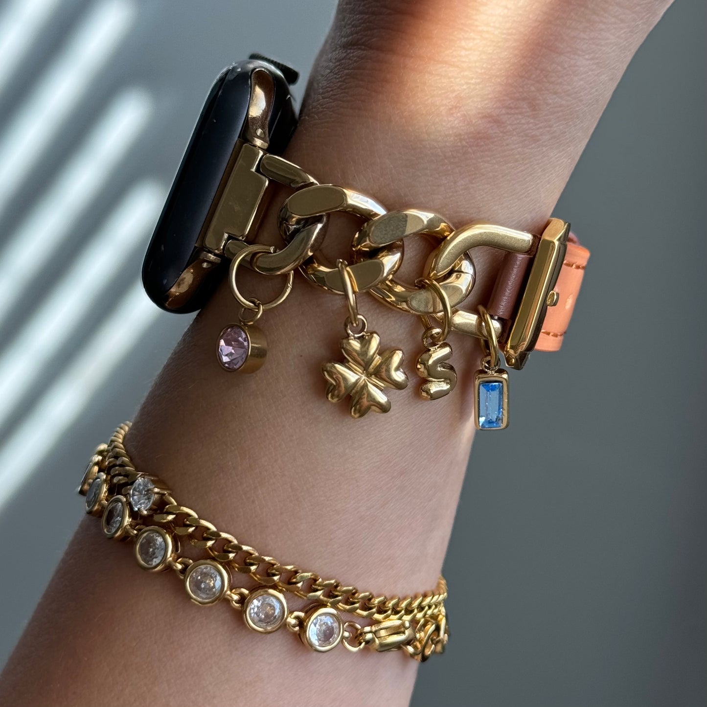 CHARM APPLE WATCH BAND