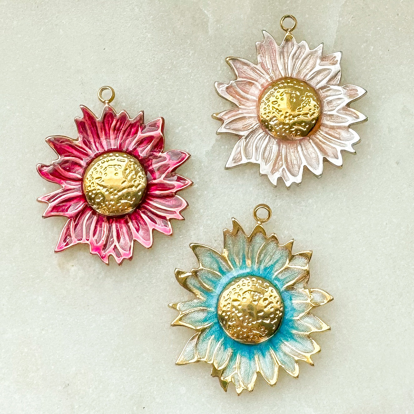 COLORFUL FLOWER CHARM