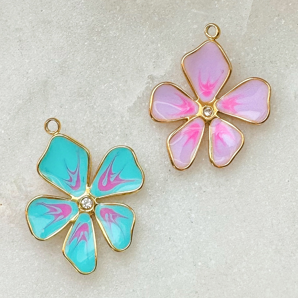 COLORFUL FLOWER CHARM