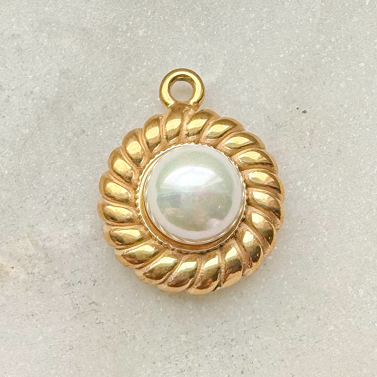 ELEGANT PEARL CHARM