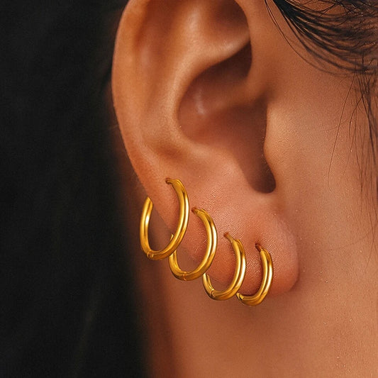 GOLD SIMPLE HOOPS