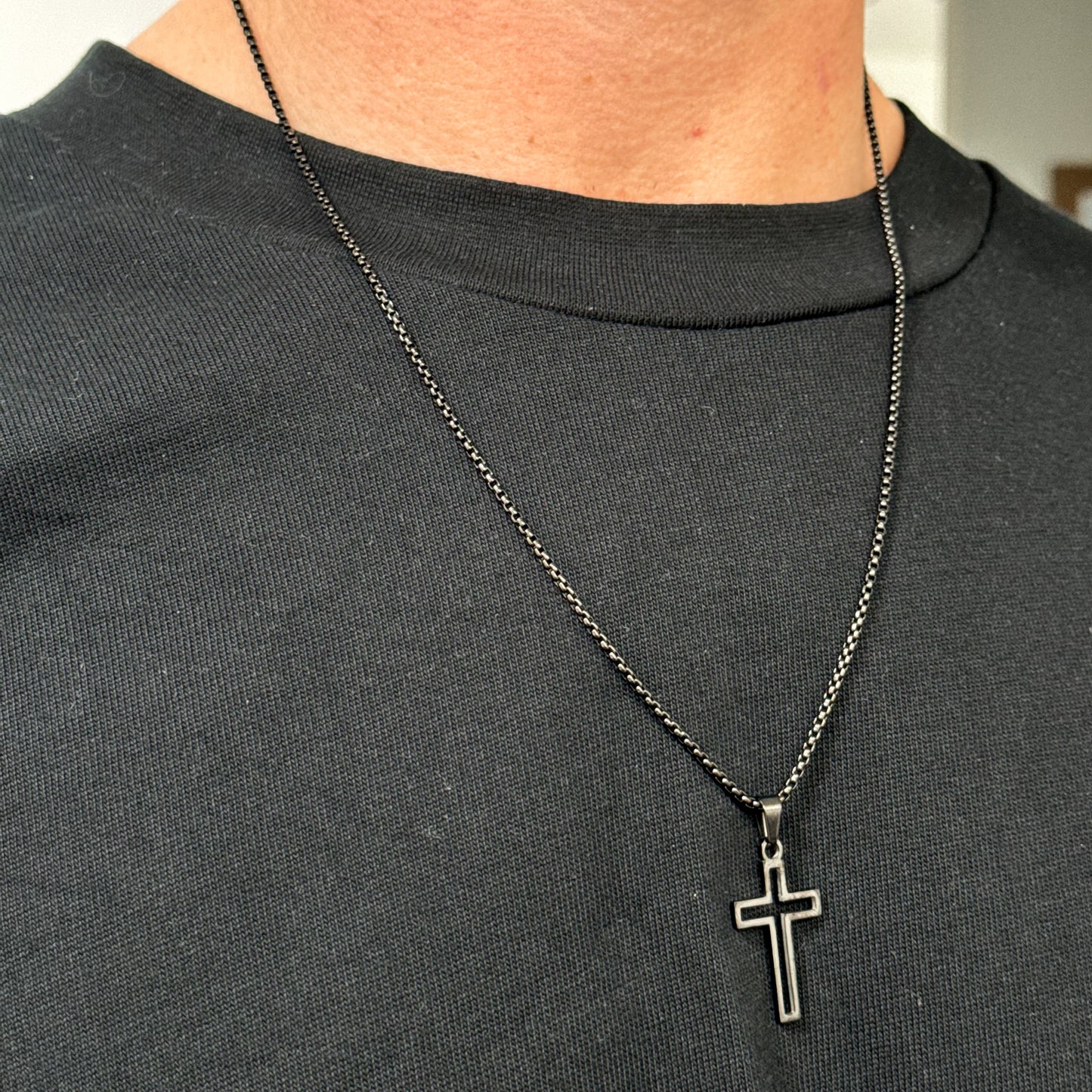 CROSS OUTLINE PENDANT