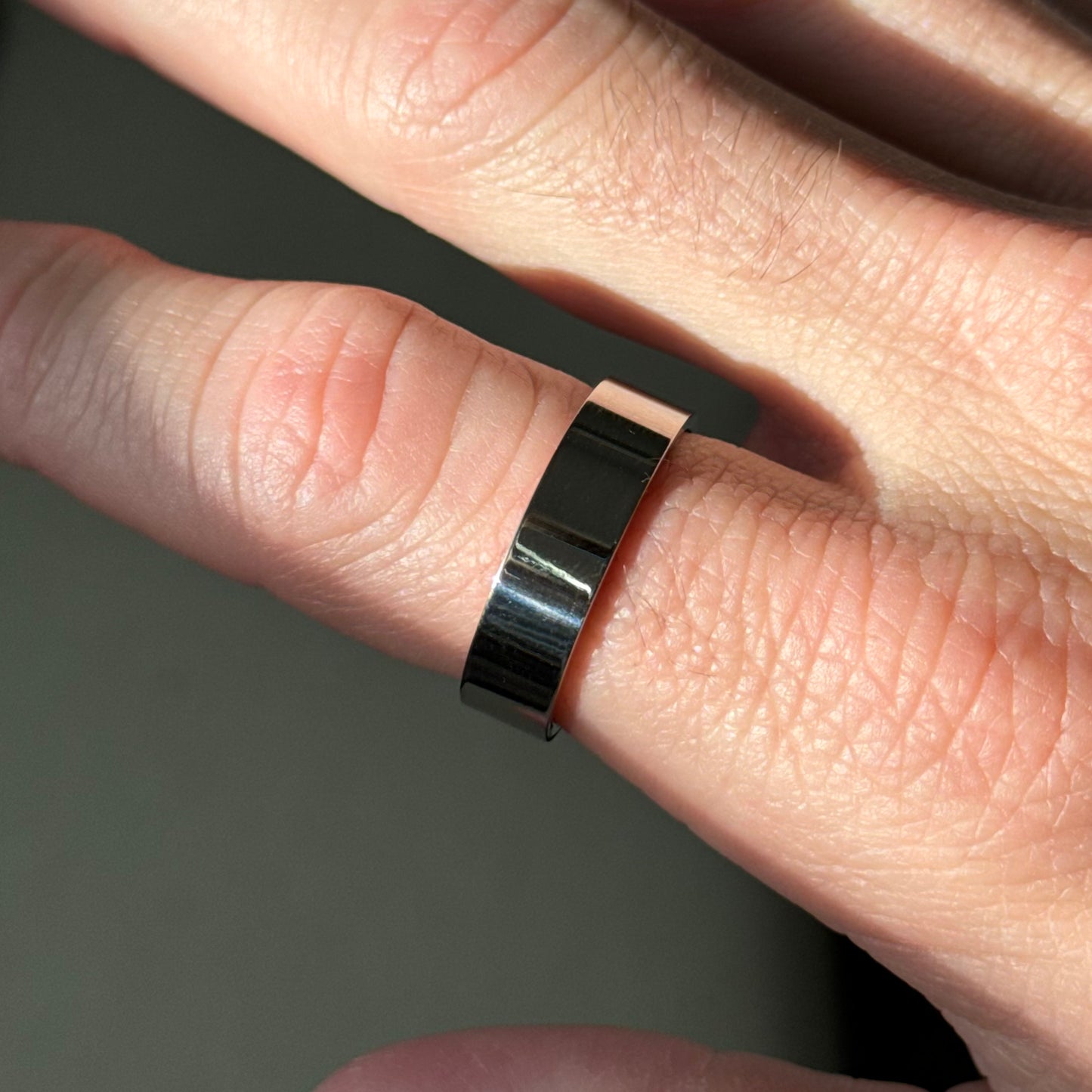 SIMPLE BAND RING