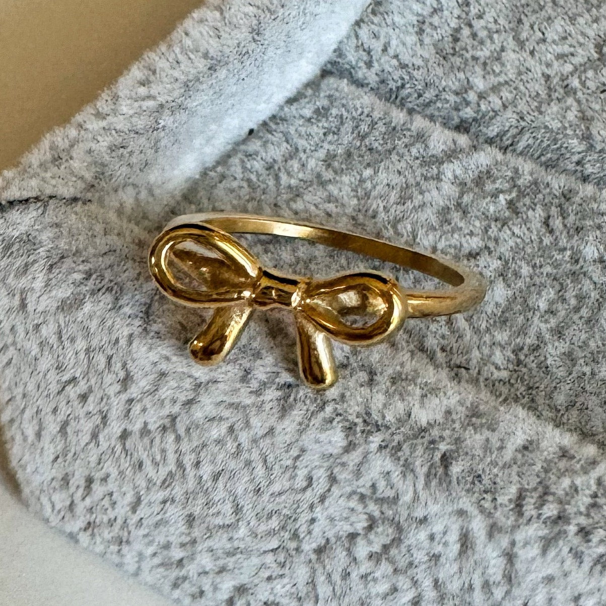 GOLD BOW RING