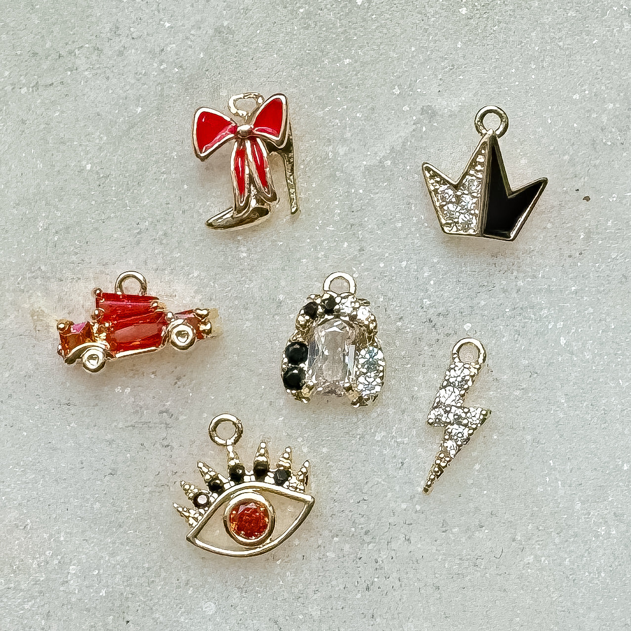 CRUELLA CHARM SET