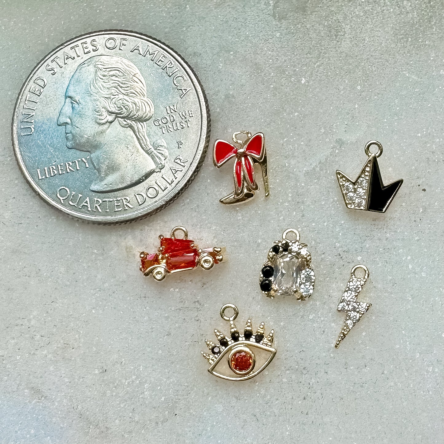 CRUELLA CHARM SET