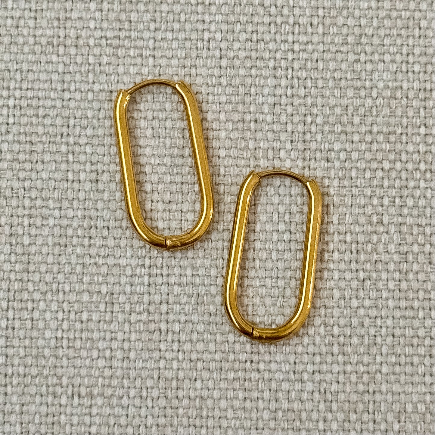 OVAL HOOP EARRINGS