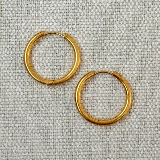 SIMPLE GOLD HOOP EARRINGS