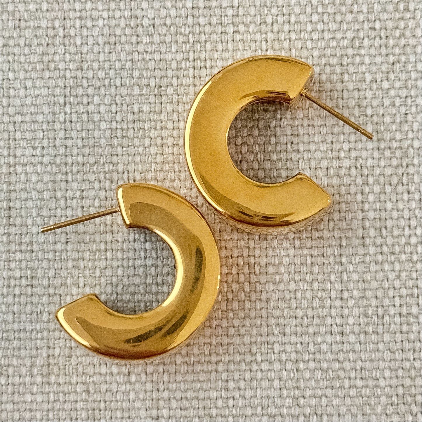 CHUNKY GOLD HOOP EARRINGS