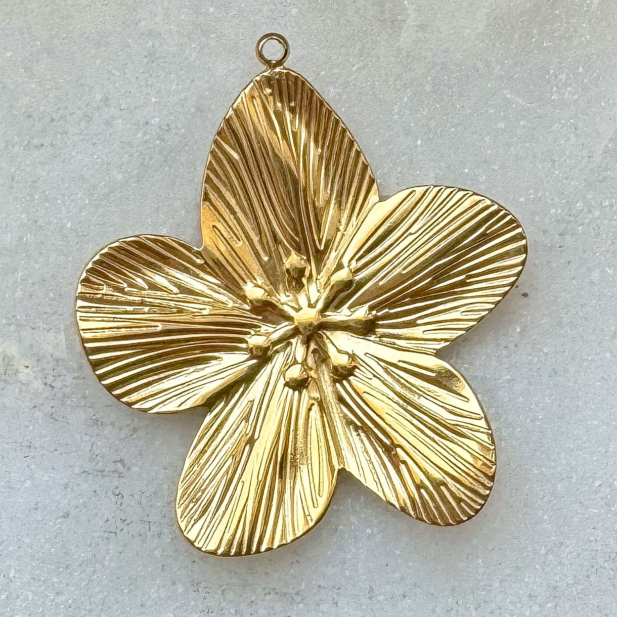 LARGE FLOWER CHARM