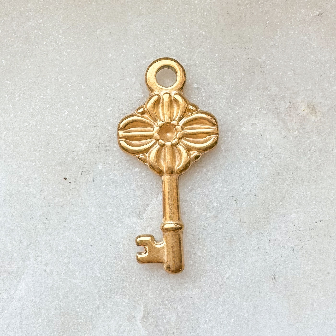 FLOWER KEY CHARM