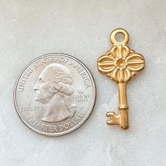 FLOWER KEY CHARM