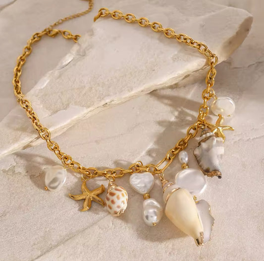 SALLY'S SHELLS CHARM NECKLACE