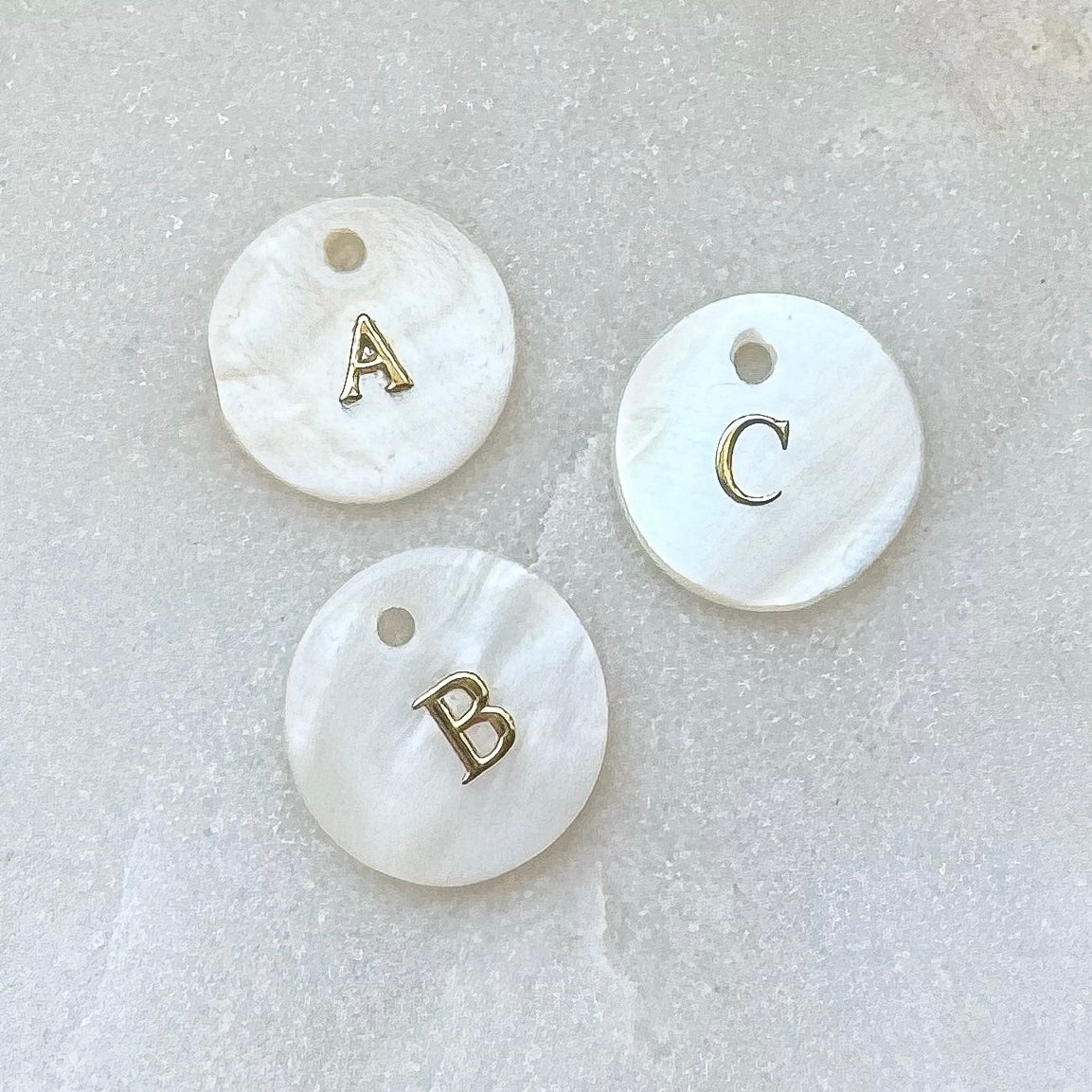 SHELL INITIAL CHARM