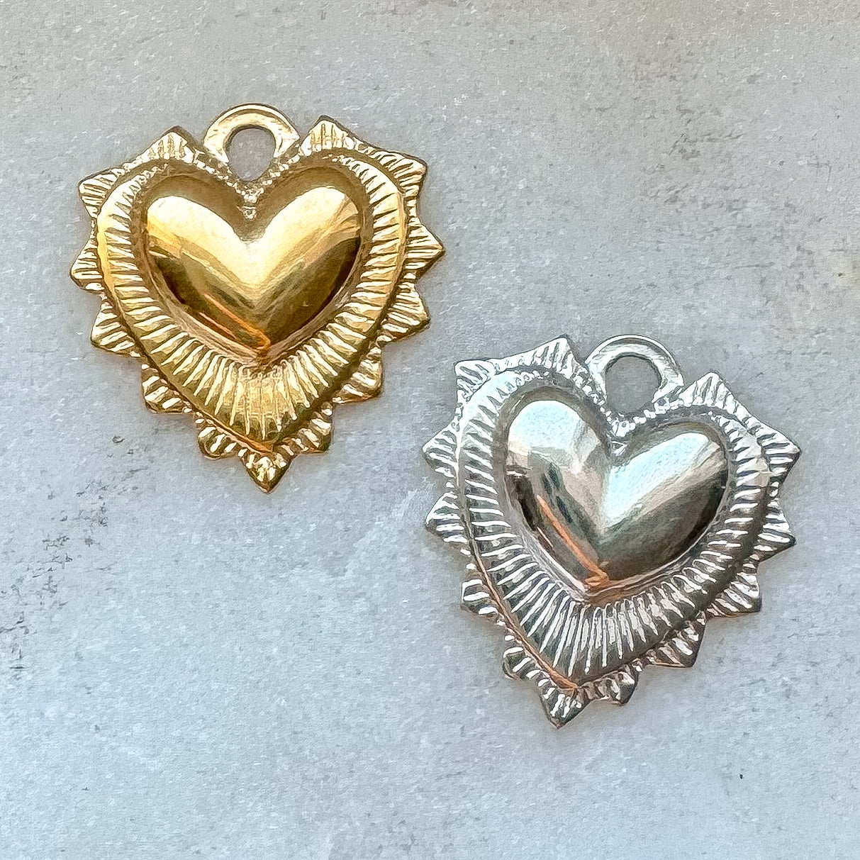 DETAILED HEART CHARM