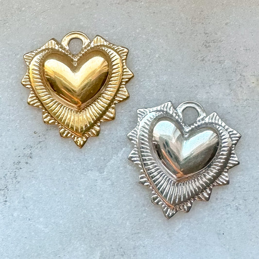 DETAILED HEART CHARM