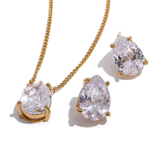 ON THE TOWN NECKLACE + STUD SET