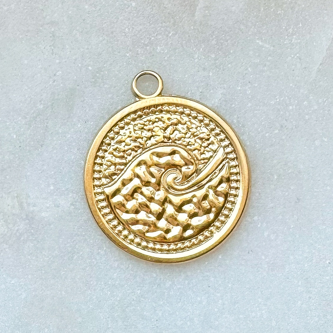 CIRCLE WAVE CHARM